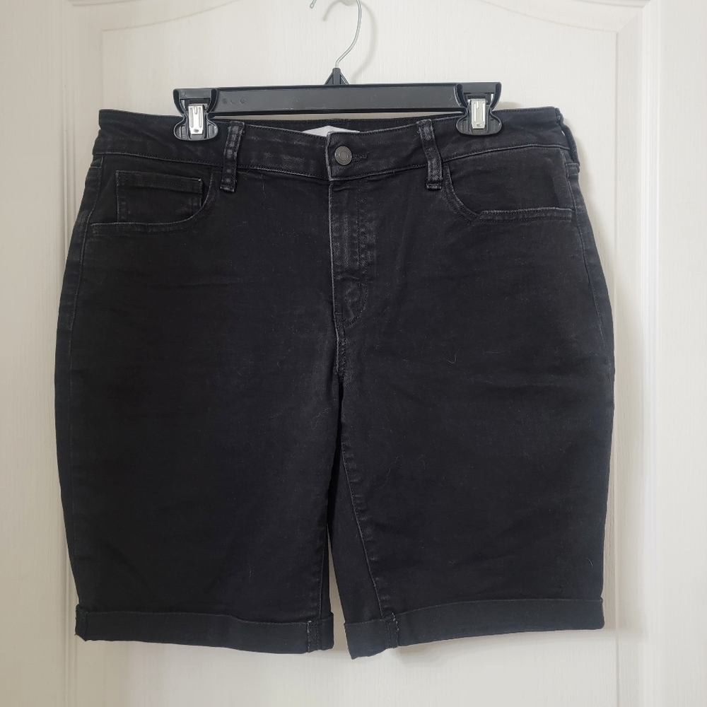 SO Size Jrs 15 / 32 Black Low Rise Bermuda Denim Shorts, Cuffed Hem, Gently Used